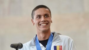 Sute de mii de oameni s-au uitat la finala în care David Popovici a câștigat un nou titlu mondial. Creștere imensă pentru TVR. Ce audiență a făcut