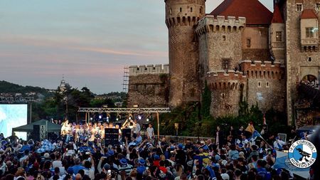 Sărbătoarea continuă la Hunedoara! Corvinul a celebrat succesul din Cupa României la Castelul Corvinilor, în fața a mii de oameni | FOTO și VIDEO