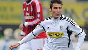 Mutu a dezamăgit cu AC Milan, fanii s-au supărat și l-au pedepsit!** I-au acordat "distincția" de care jucătorii fug ca dracu' de tămâie