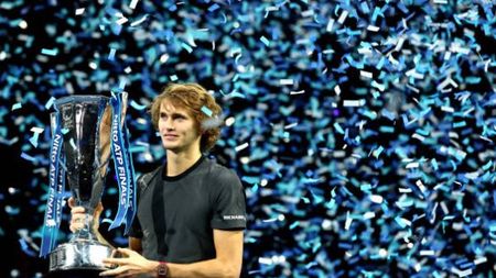 Ave, Zverev! "Campionul Campionilor" e cel mai tânăr membru din Top 5. După succesul cu Federer, "Sascha" l-a îngenuncheat și pe Djokovic, în finala de la Londra