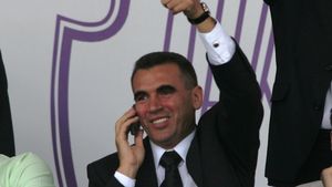 Penescu îl sprijină pe Becali: "Premierea este corectă!"