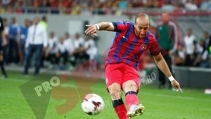 Îi ia fața lui Chiricheș? Latovlevici, propus la AS Roma: "Nu e diferență mare între fundașul Stelei și Kolarov"