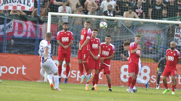 Dinamo chiar a ajuns să joace „la matineu”! Când se dispută următoarele două jocuri din Liga 2