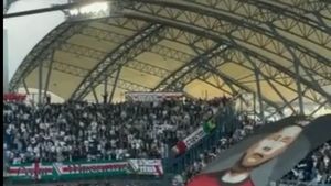 Imagine morbidă: Vladimir Putin, spânzurat! Fanii Legiei Varșovia, scenografie șocantă cu președintele Rusiei, îmbrăcat în tricoul celor de la Spartak Moscova | VIDEO