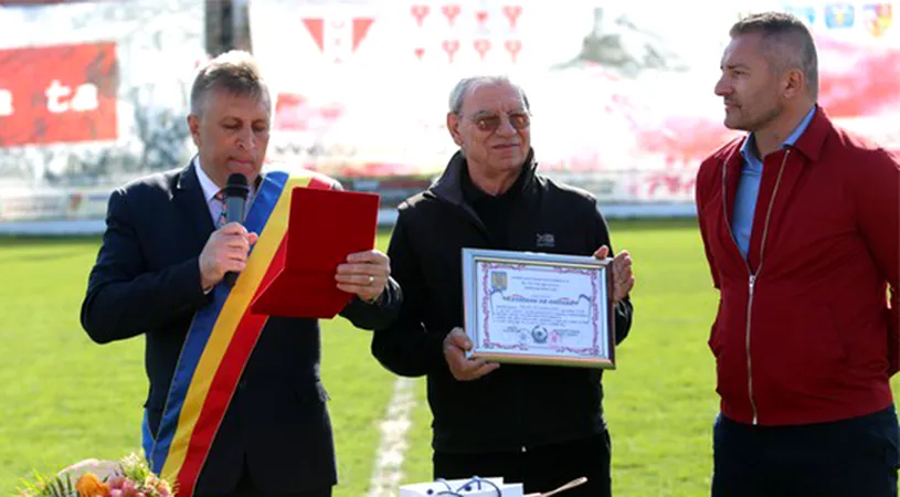Emeric Ienei, desemnat cetățean de onoare al Șiriei înainte meciului UTA - Luceafărul Oradea:** 