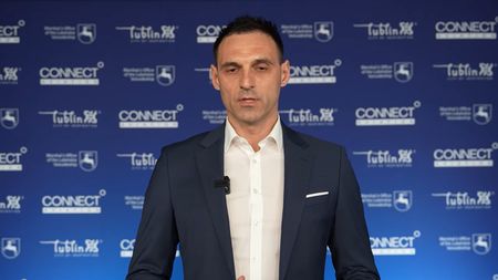 Arbitrul de fotbal a fost bătut cu bastoanele telescopice și a ajuns la spital!