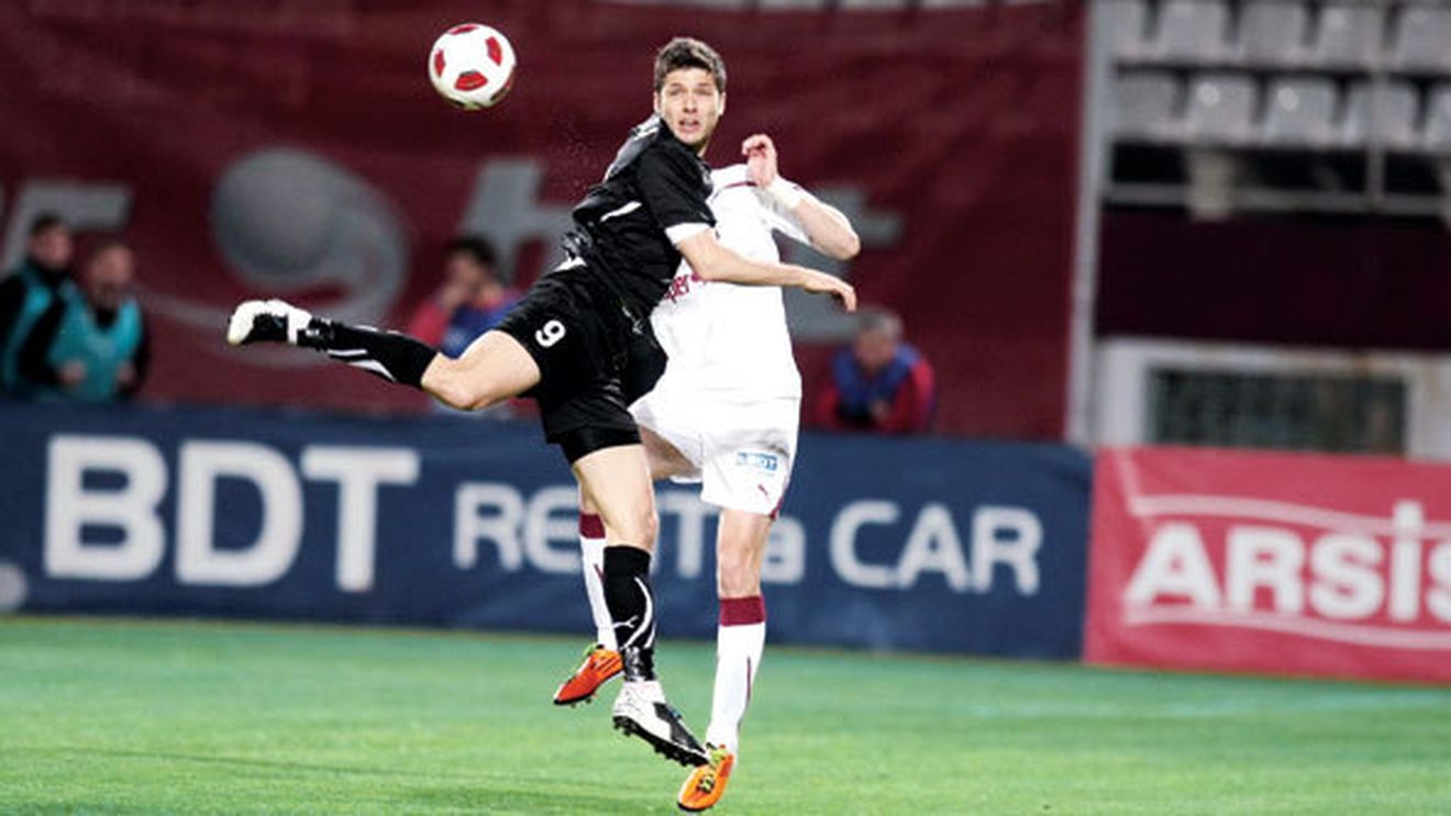 Șiman și Copos s-au înțeles pentru Curelea, dar jucătorul a refuzat!** Rapid, aproape de a-l readuce pe Varga