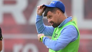 Nici nu a început play-off-ul Ligii 2 și au apărut primele contre! Florin Maxim a răspuns direct după atacul conducătorului ciucanilor: ”Poate știe dumnealui mai multe din culise”