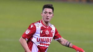 În ziua în care s-a pozat în tricoul lui Dinamo, Steliano Filip a discutat cu fostul coordonator de joc de la FCSB: „Ai trecut pe la Palat?”