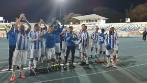 Sărbătoare în Moldova, după ce Poli Iași a zdrobit FCSB. Jucătorii au cântat cu fanii, aflați la porțile stadionului | VIDEO