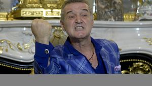 Soluția găsită de FCSB pentru a scăpa de marea problemă: "Marchează din toate pozițiiile!" Decizia importantă luată de Becali