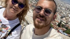 Reacție emoționantă a mamei lui Denis Alibec: „Am plâns la golul lui!”. Dezvăluiri despre greutățile prin care a trecut fotbalistul lui Gică Hagi