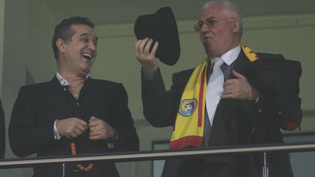 "Mitică nu mai paște bine oile!** Schimb ciobanul!" :)