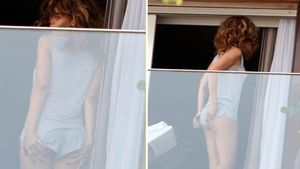 FOTO Formele Rihannei i-au înnebunit pe fanii din Brazilia!** Ce cadou a primit cântăreața după "show-ul sexy" oferit pe balcon