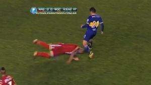 Și-a pierdut trei dinți și tot el a primit cartonaș galben. Fază inedită în campionatul Argentinei