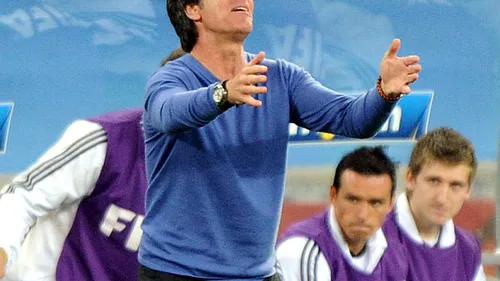 Joachim Low și-a scos la vânzare puloverul norocos! A scos un preț bun, un milion â‚¬: :)** 