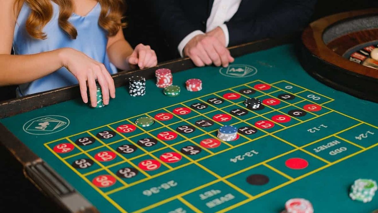 ADVERTORIAL. Cum să compari corect platformele de cazinouri online?
