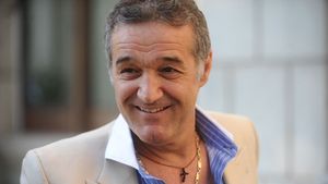 Nikolic, salvat de Becali:** "Îl rog pe tata Reghe să nu-l amendeze!" Șeful Stelei așteaptă o replică: "Va mai bea, că îi place"