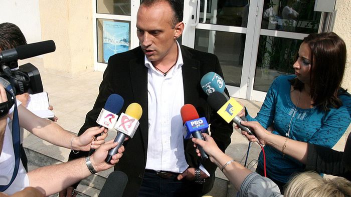 Suspendat din funcție?