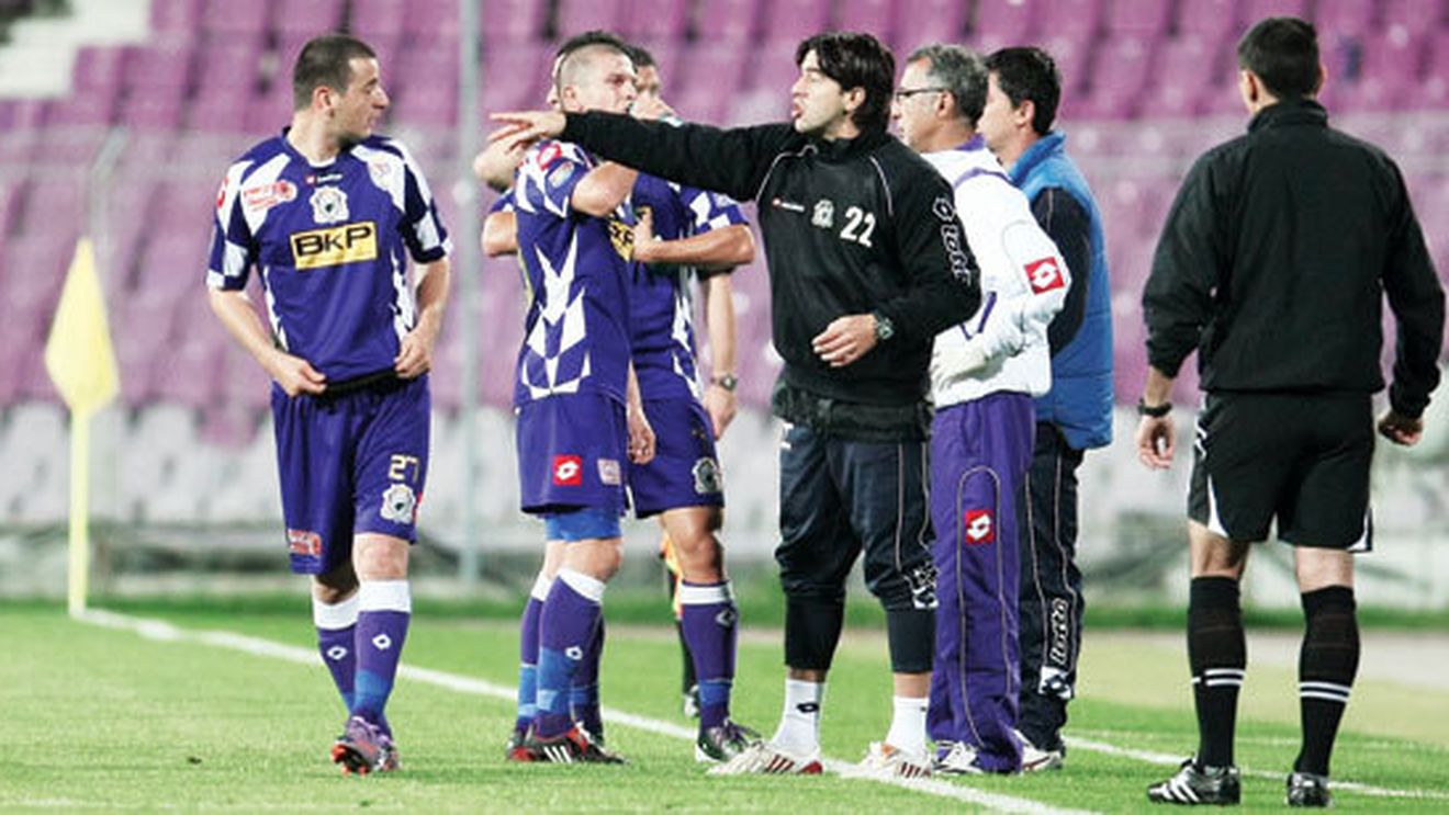 Contra își încurajează foștii elevi:** "Nu e nicio tragedie că au pierdut cu Rapid"