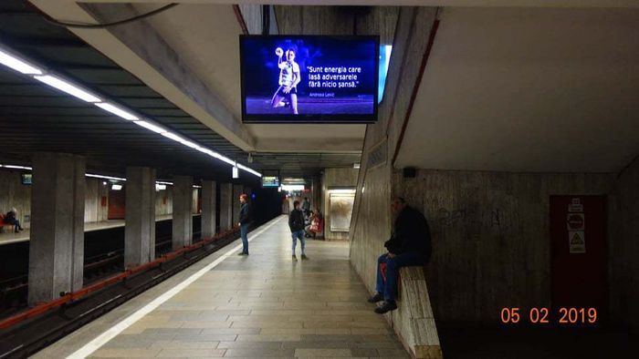 FOTO | Jucătoarele echipei CSM București sunt prezente peste tot în Capitală, inclusiv la metrou!