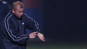 "Petrescu are nevoie de liniște, continuitate și susținere!** La Steaua nu găsește așa ceva!"