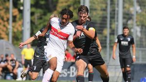 CFR Cluj a adus un jucător din Germania după eliminarea șoc din Europa! Fotbalistul de națională a plecat de la Augsburg și a acceptat oferta lui Neluțu Varga, dar are din start o mare problemă. Culisele mutării. EXCLUSIV