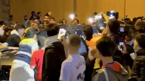 Scandal imens după „El Clasico!” Fanii Barcelonei au atacat mașina lui Ronald Koeman, iar olandezul a trăit un calvar: „Pleacă!” | VIDEO