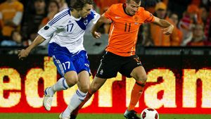 VIDEO** Van der Vaart înjură și refuză să dea mâna cu antrenorul, în momentul schimbării