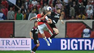 "E ok să vină Barcelona la București și să umple un stadion!** E un meci frumos și era păcat să ne opunem!" Când se va juca Dinamo - Rapid