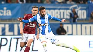 Motivul pentru care Ante Roguljic a refuzat să sărbătorească reușita care a îngropat-o pe Rapid în prelungirile meciului cu Universitatea Craiova! Croatul este „la cuțite” cu oficialii formației din „Bănie” | EXCLUSIV