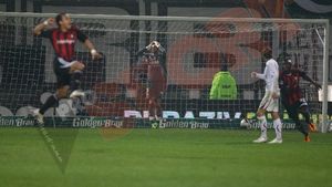 Rapid ar putea transfera un portar în iarnă!** Exasperat de Straton, Copos l-a sunat în pauza meciului cu Astra