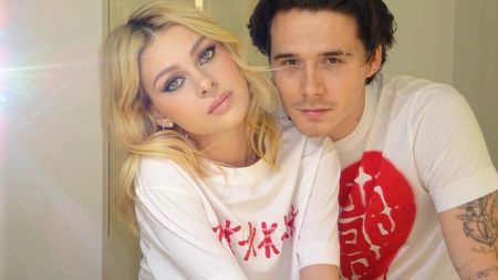 David și Victoria Beckham au primit o veste care i-a luat prin surprindere total: Brooklyn Beckham, fiul lor cel mare, se însoară cu Nicola Peltz și fac nuntă tradițional evreiască! Băiatul fostului fotbalist va purta kippot pe cap