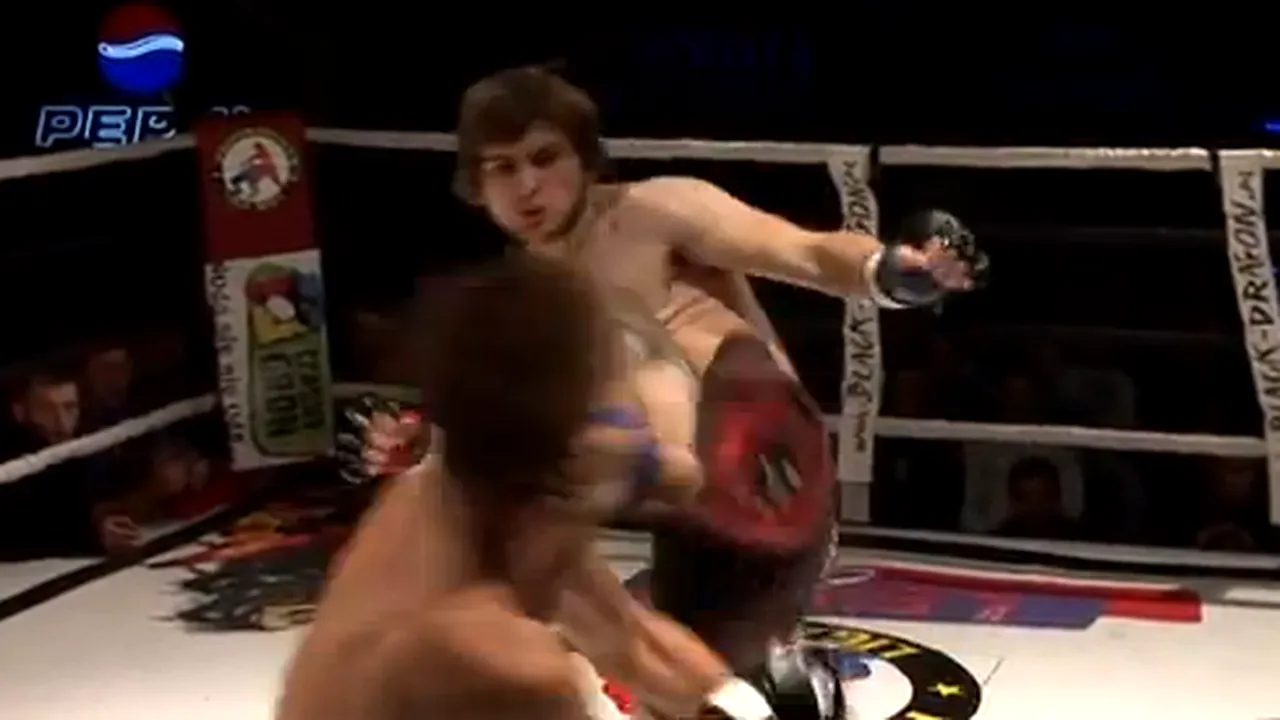 Ce lovitură în MMA! L-a trimis în lumea viselor în trei secunde!** VIDEO Ă‚sta e cel mai rapid K.O. din 2012!