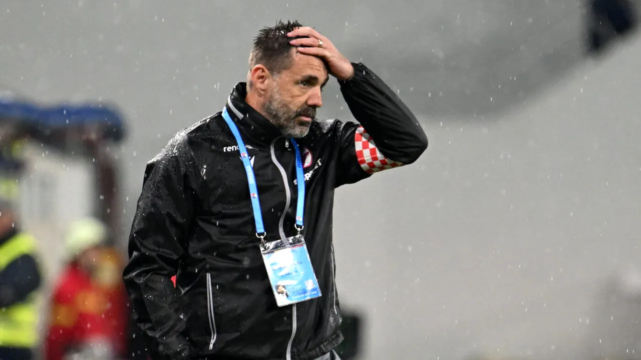 Kopic taie în carne vie. Dă afară câțiva fotbaliști de la Dinamo