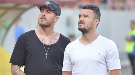 IMAGINEA ZILEI | Meciul FCSB - CS U Craiova i-a terminat psihic pe Budescu și Alibec! :) Cum au fost surprinși cei doi în tribune 