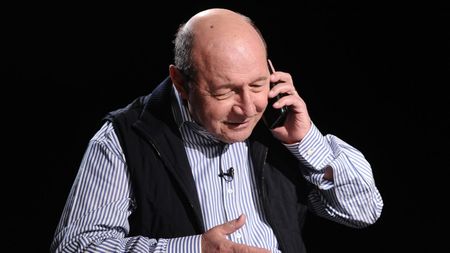 Traian Băsescu a pus mâna pe telefon. Selecționerul pe care l-a sunat, chiar înaintea meciului: „Mi-a dat un imbold”