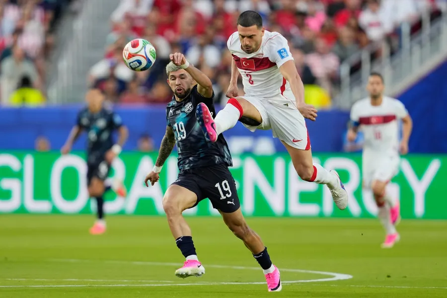 turcia-paraguay-0-1-ne-au-lasat-acasa-dar-ce-repede-se-intorc-langa-noi-arda-guler-si-calhanoglu-parasesc-mondialul-dupa-un-meci-nebun