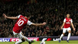 Anji vrea să domine Europa!** Transferuri de top pentru echipa lui Eto'o: Van Persie, ademenit cu un salariu COLOSAL