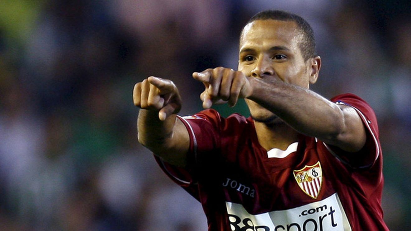 "Petrescu e un antrenor de clasă mondială!** E extraordinar că m-a numit unul dintre cei mai buni atacanți din lume!"