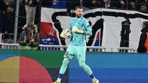 Le-a fost de ajuns o singură fază celor de la RMC Sport pentru a distruge debutul lui Zima în Lyon - FCSB: „L-a crucificat!”