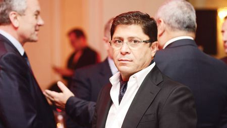 Nici banii lui Gruia nu i-au scos din grevă.** Rapidiștii sunt hotărâți să boicoteze meciul cu Viitorul. Vestea bună: Stoica a stabilit bugetul pentru sezonul viitor