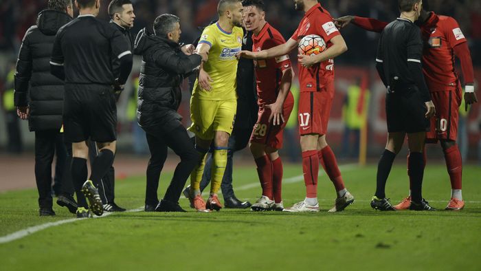 Reghecampf a explodat după egalul cu Dinamo: "Hațegan nu are valoare de EURO! E mult prea mare pentru noi". Cei doi jucători pe care i-a criticat public