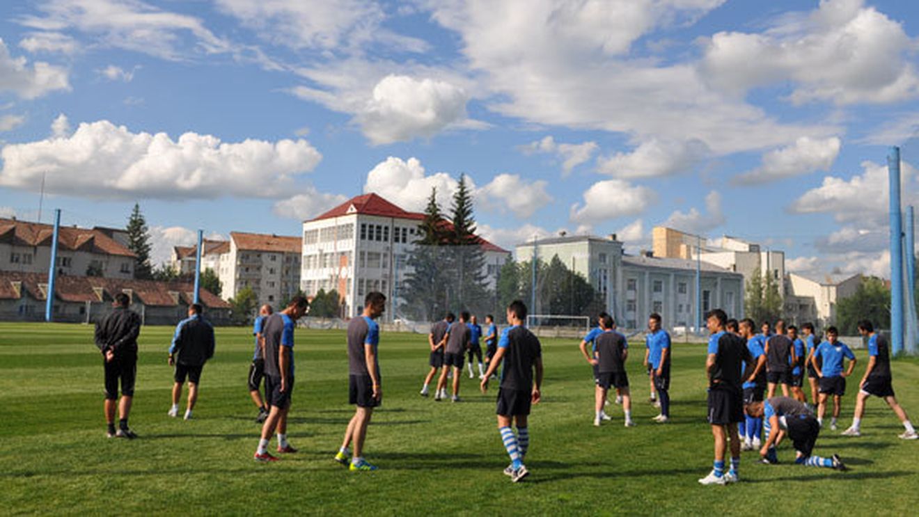 Criza ar putea "mătura" trei echipe din Liga I!** Cluburile care ar dispărea de pe prima scenă a fotbalului românesc! Printre ele, o LEGENDĂ‚