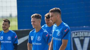 Înlocuitorul lui Gică Hagi, primul antrenament la Viitorul. Ce s-a întâmplat cu jucătorul scos din lot pentru că a fost fotografiat într-un club| VIDEO & FOTO