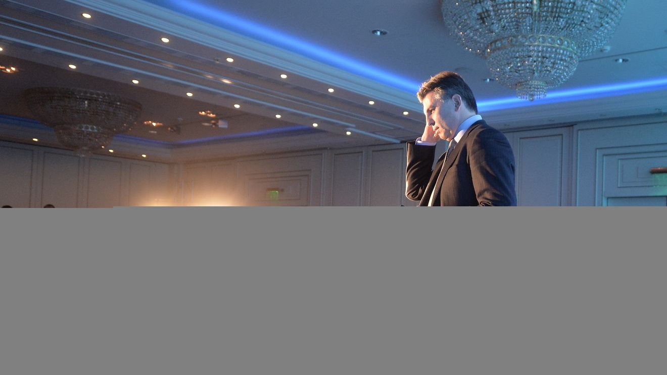 LIVE BLOG | Lupescu și-a anunțat oficial candidatura la șefia FRF. "Nu cred că politicul se implică la alegeri". Ce mesaje i-au transmis Alex Ferguson și Lucescu. Pițurcă: "Să nu intre în dialog cu actuala conducere, nu are niciun sens" 