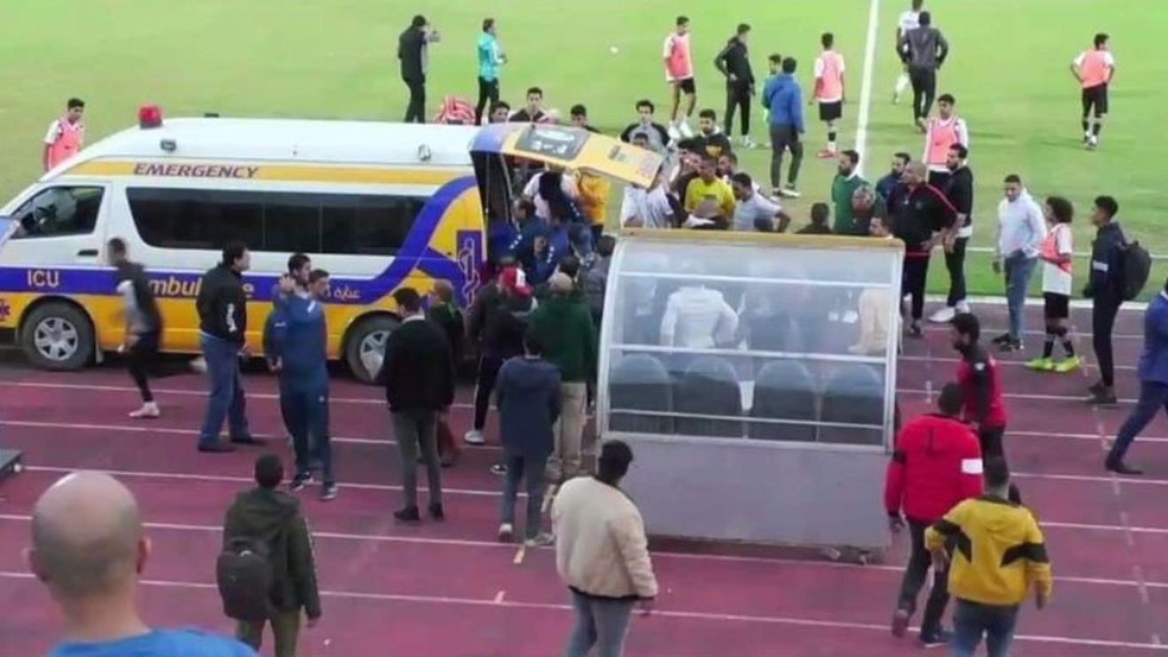 Tragedie: Un antrenor a murit pe marginea terenului, după ce echipa sa a înscris în ultimul minut