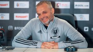 Cât câștigă antrenorul care a încurcat FCSB! ProSport a aflat câți bani încasează Erik Lincar, pe lună, la U Cluj | EXCLUSIV