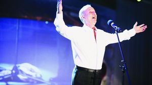 "Mutu să-și scrie cartea vieții!"** Citește un interviu savuros cu Toni Grecu!