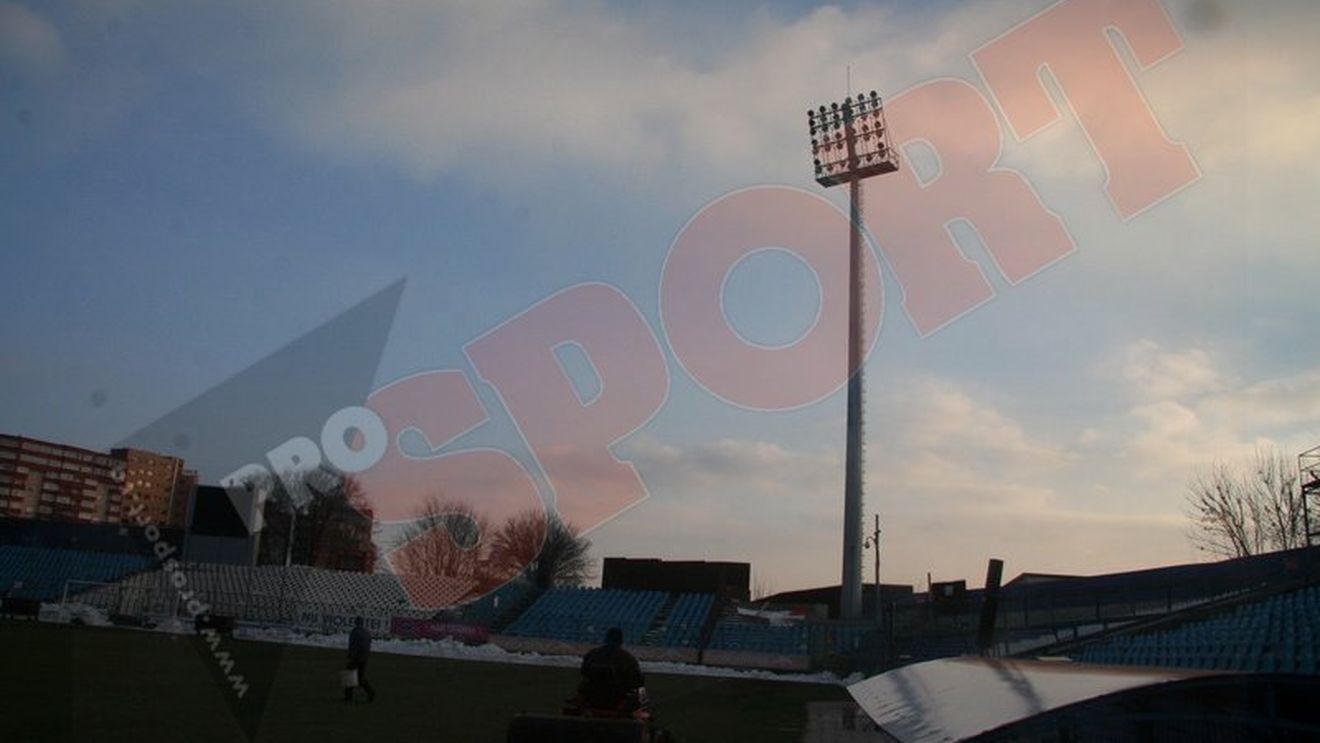 Liderul Ligii 1 își pune nocturnă! Primul stâlp a fost ridicat!** FOTO